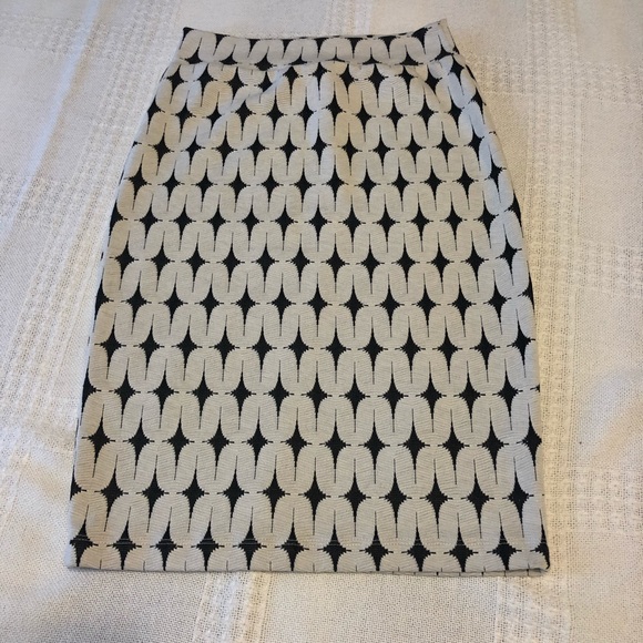 Beautiful women’s skirt! - Picture 9 of 10